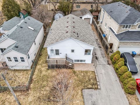 161 Angelene Street Mississauga ON L5G 1X1