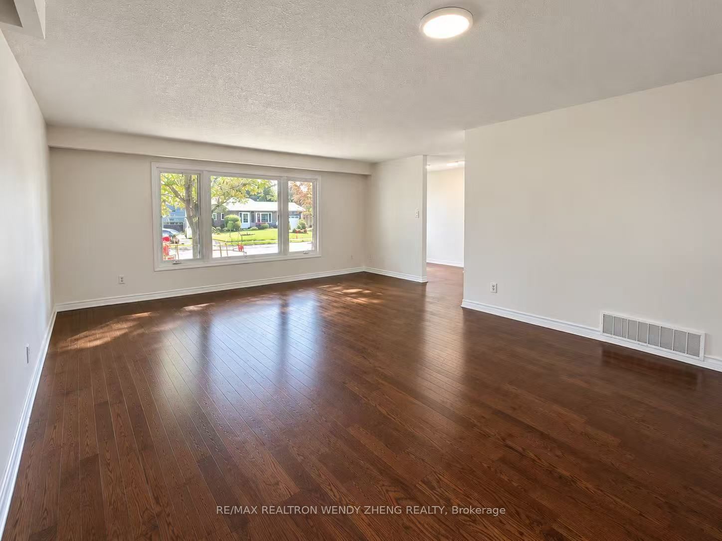 16 Sir Constantine Drive Main
