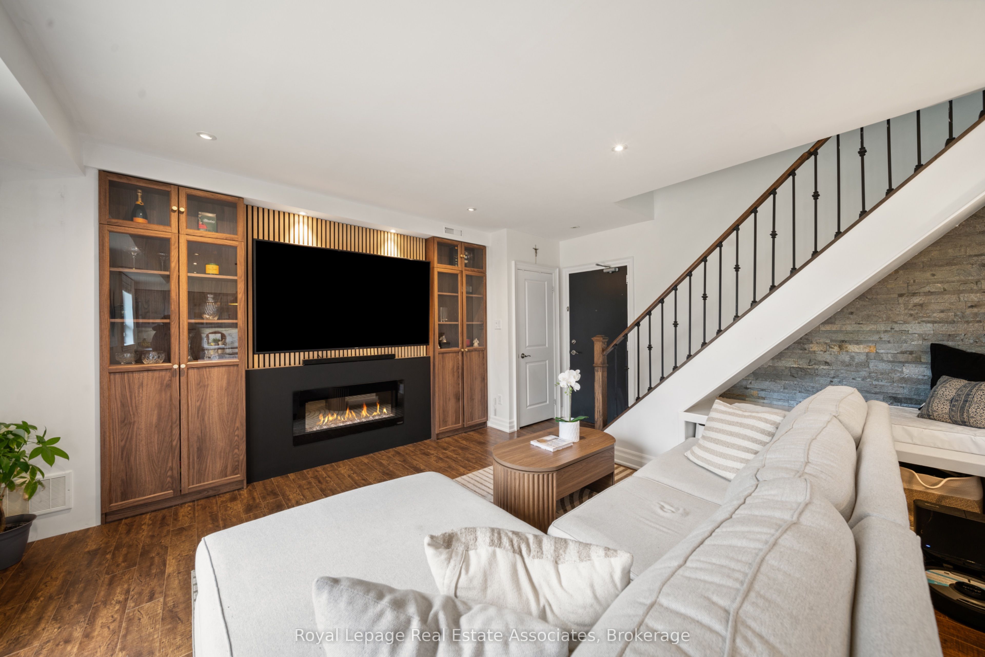 469 Claridge Road 4