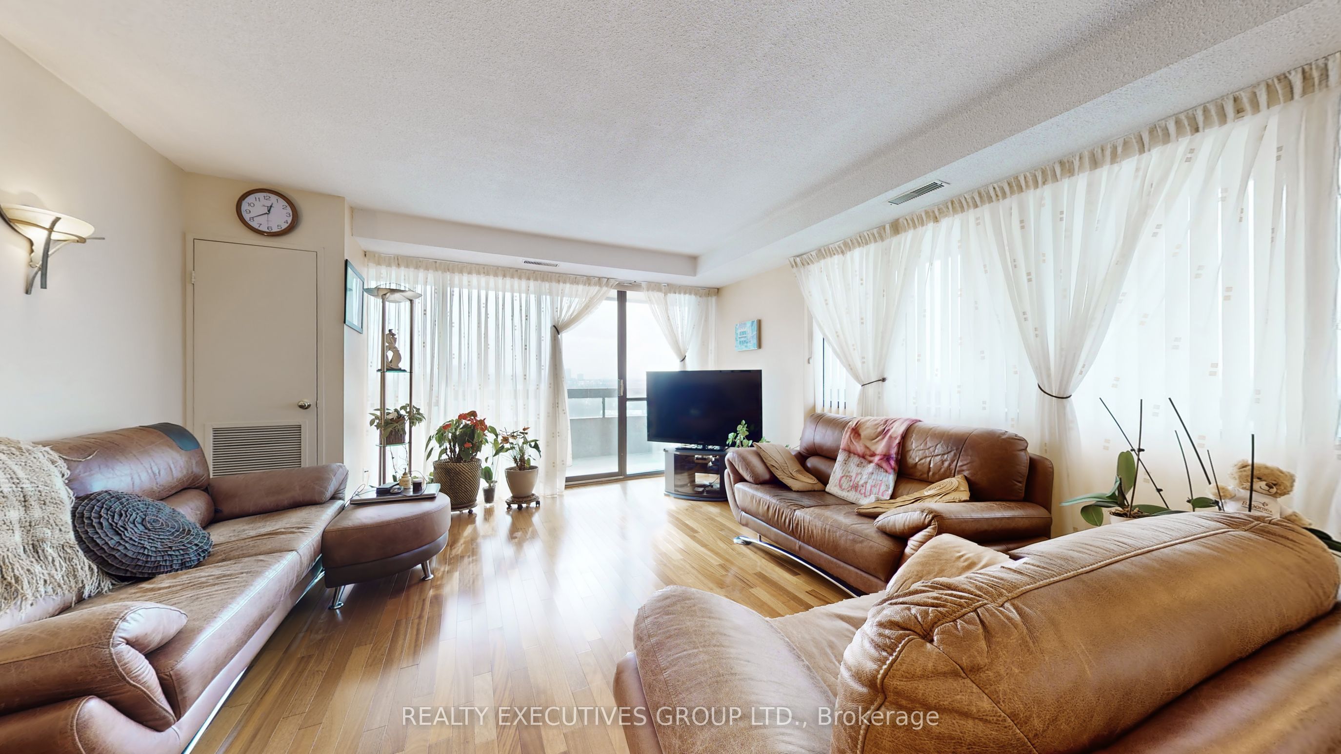 8111 Yonge Street 1403