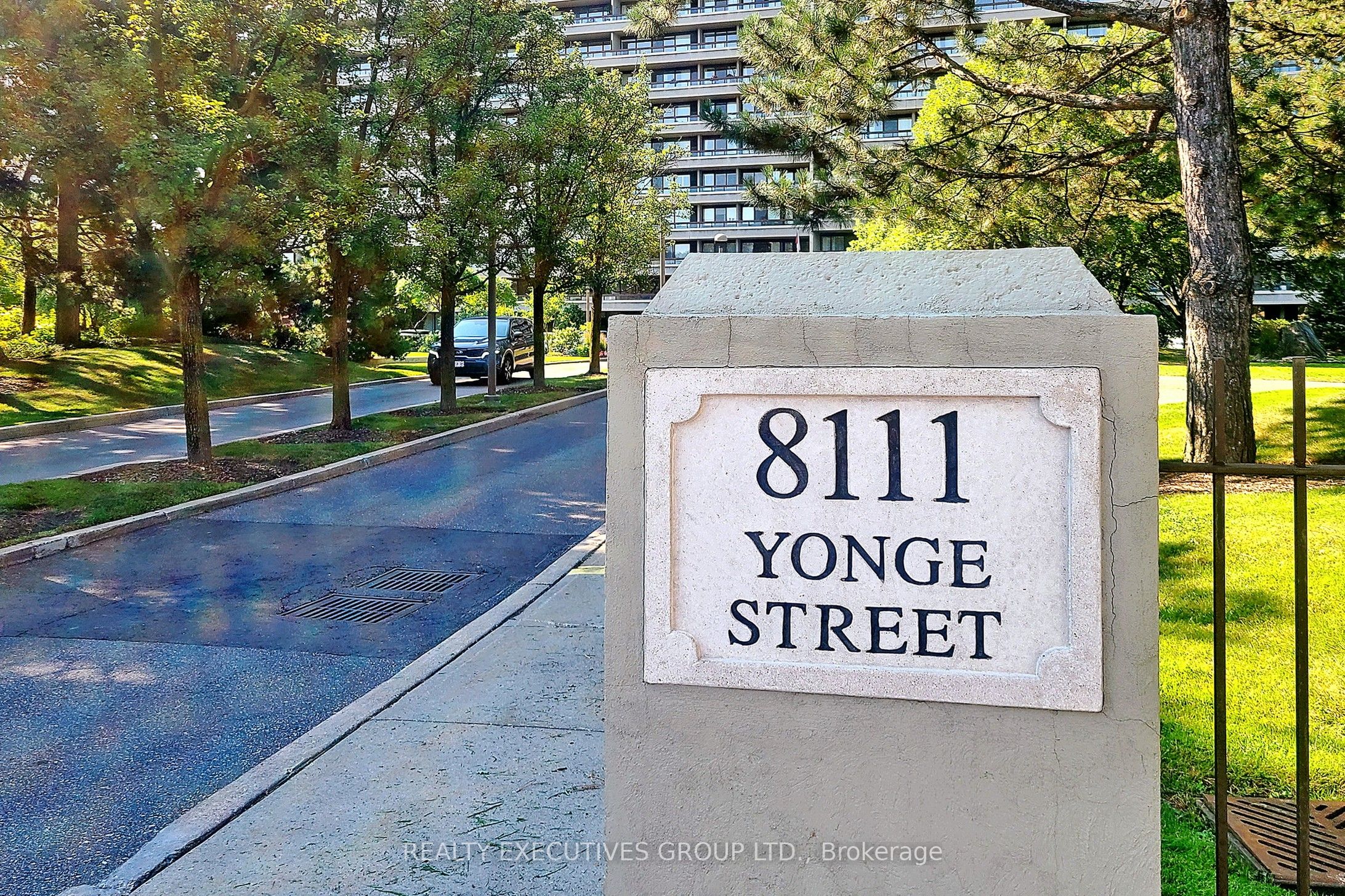 8111 Yonge Street 1403