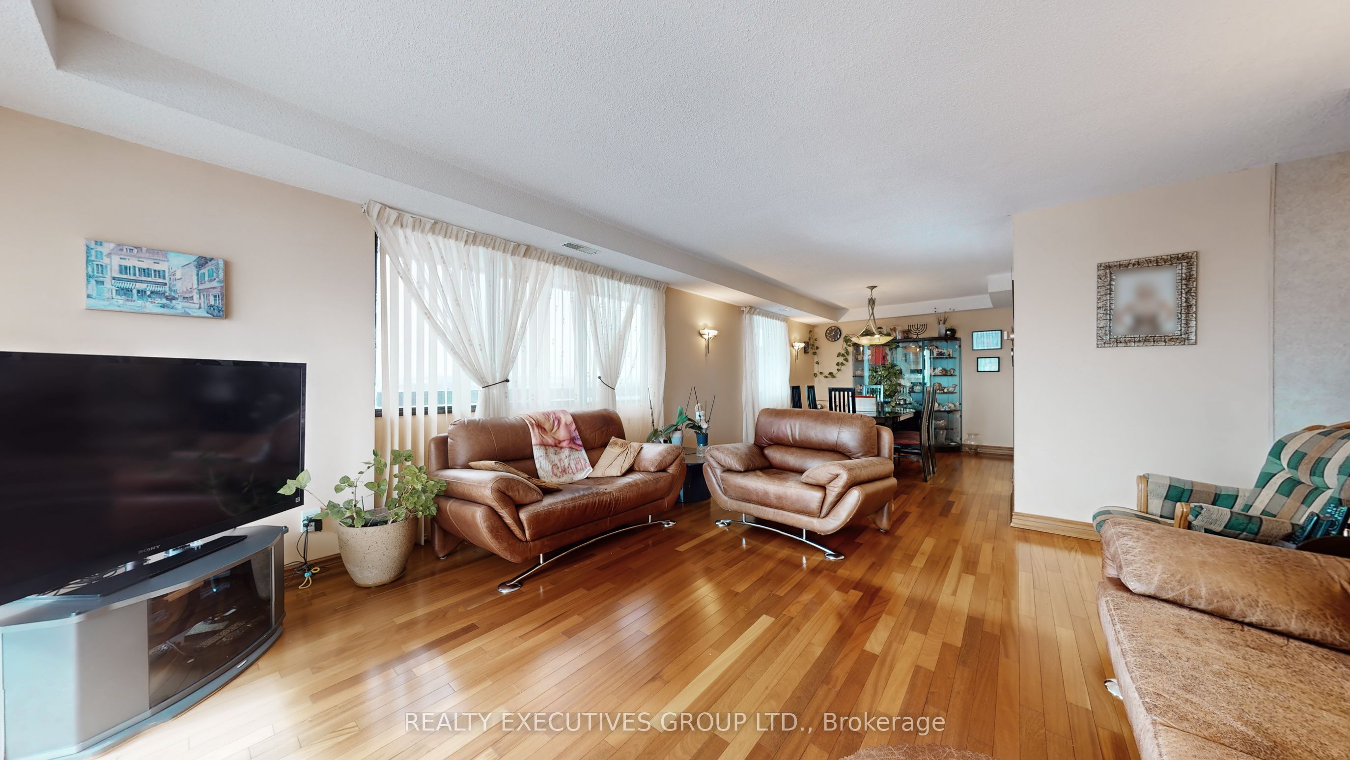 8111 Yonge Street 1403