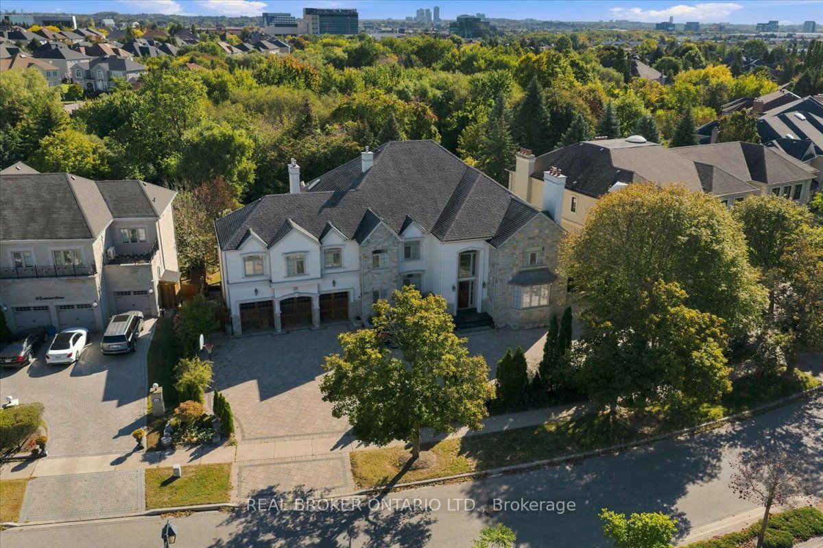 39 Dewbourne Avenue