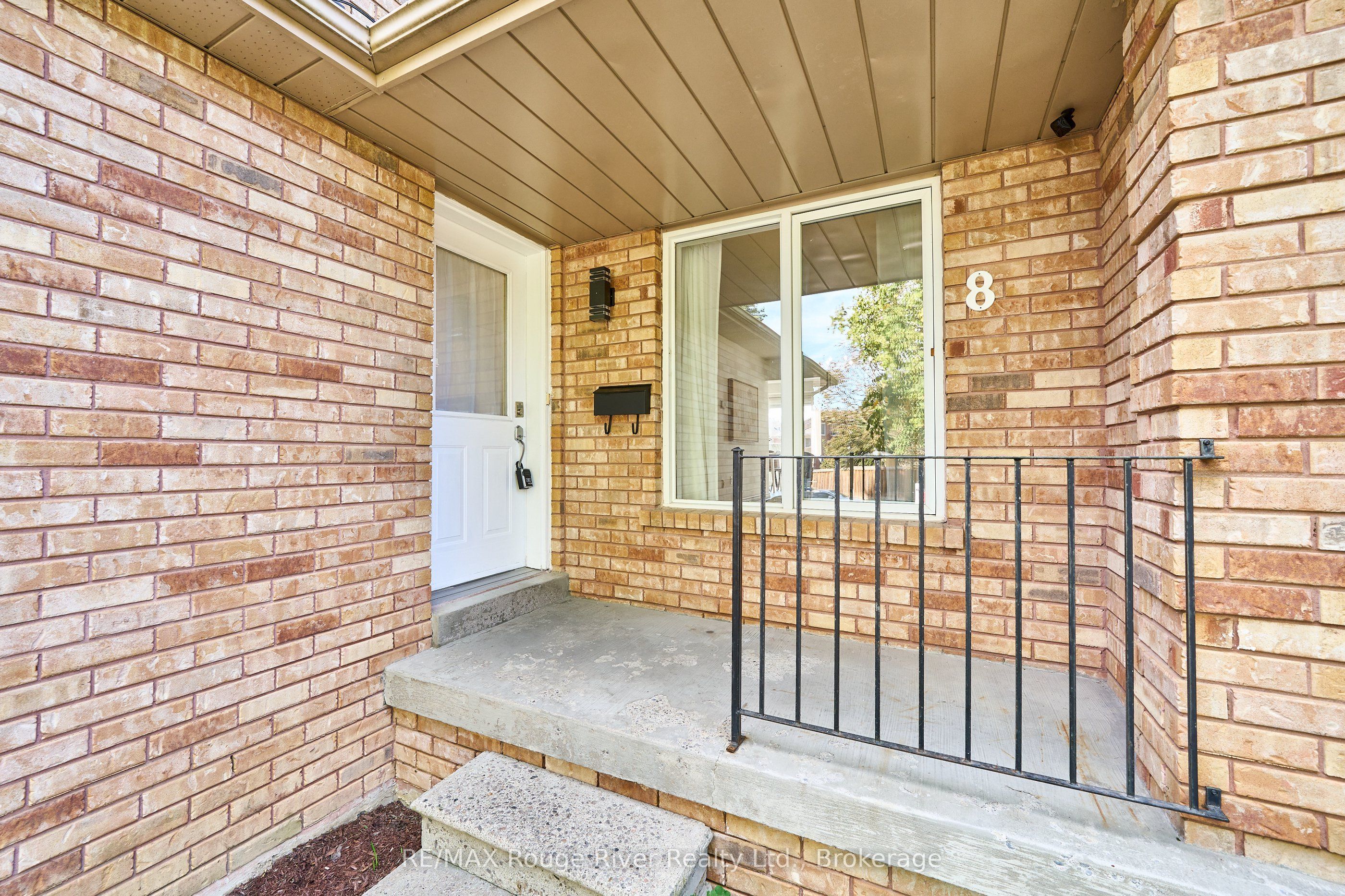 8 Landerville Lane