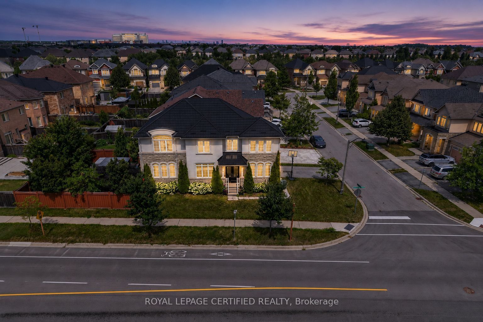 2561 Grand Oak Trail