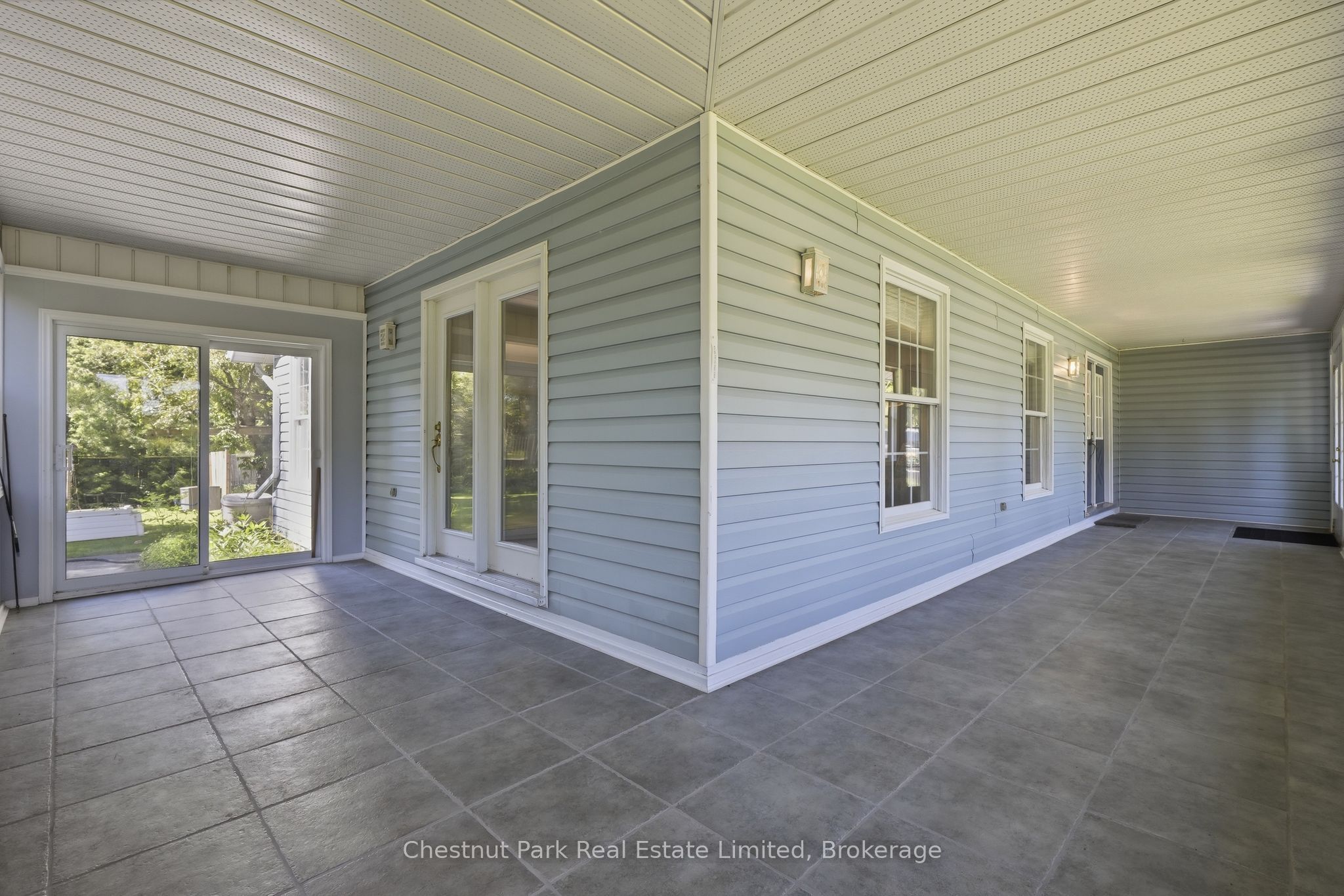 18 Carriage Lane