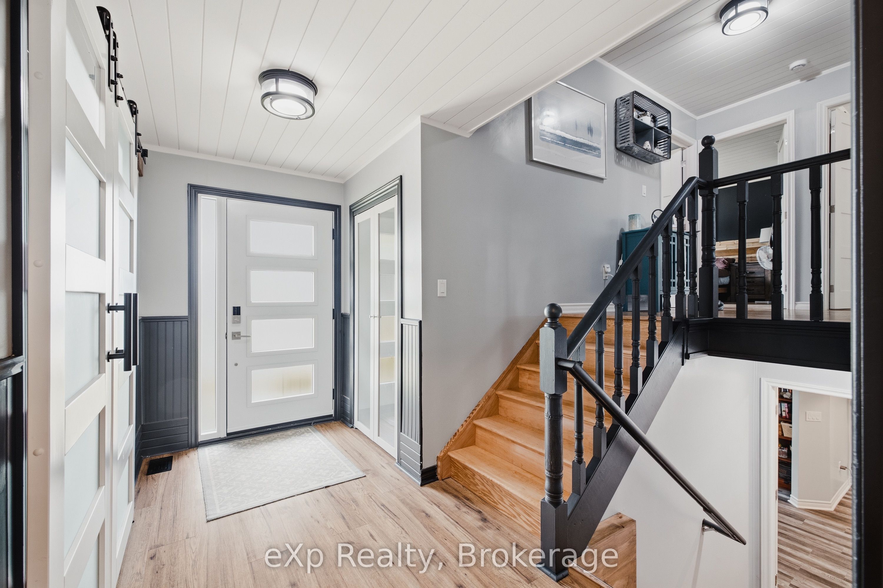 375 Victoria Street W