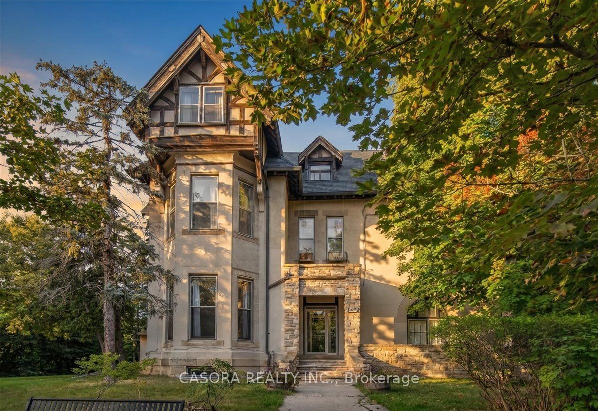 139 Main Street S