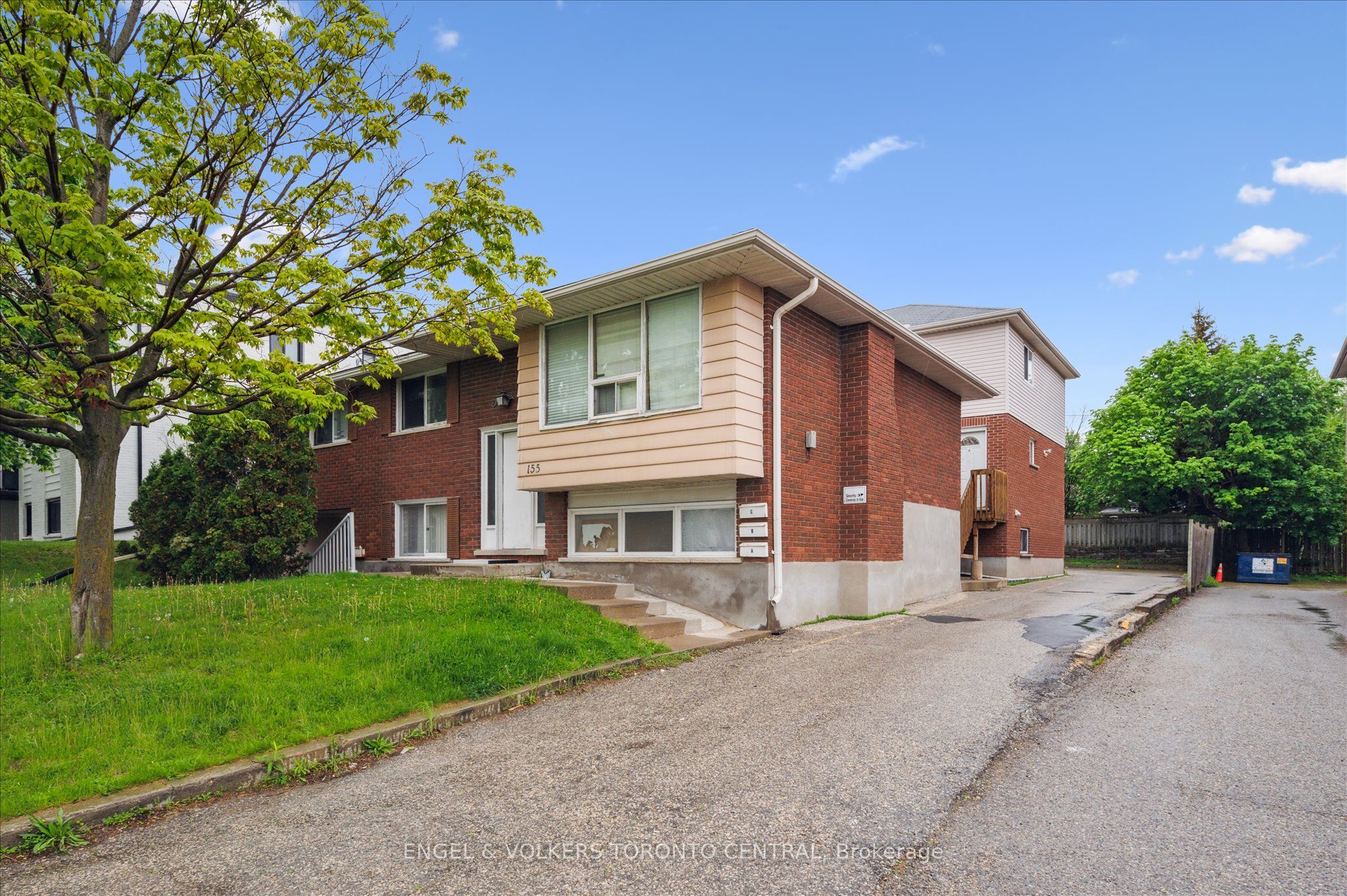 155 University Avenue E