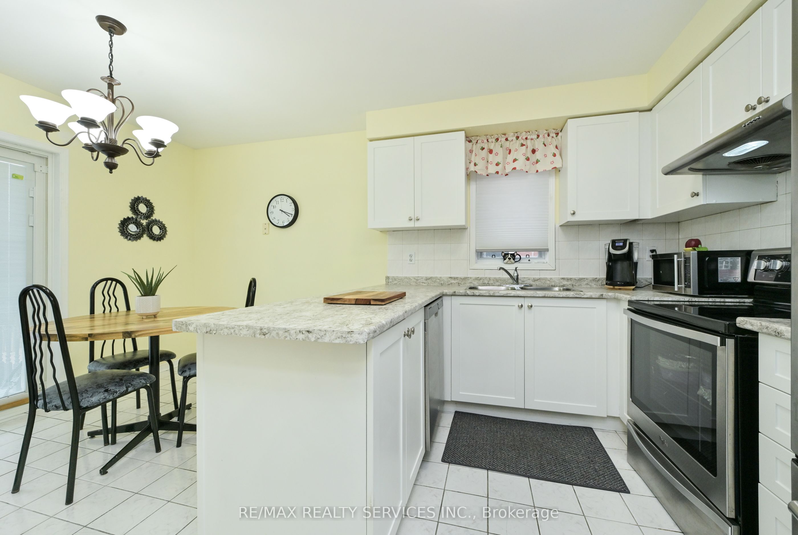 83 Summerfield Crescent