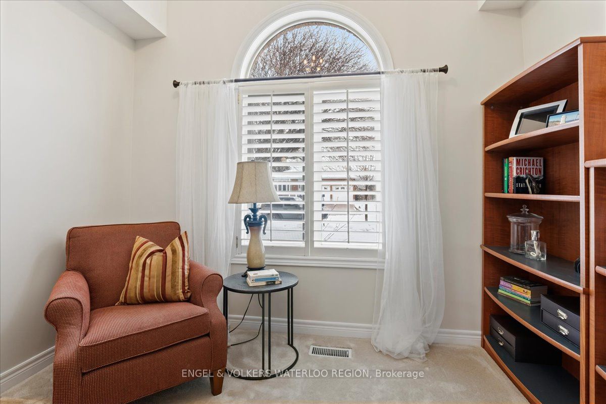 52 Longhurst Crescent