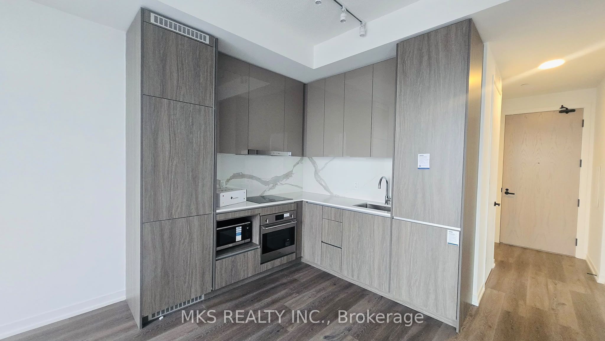28 Interchange Way 4305