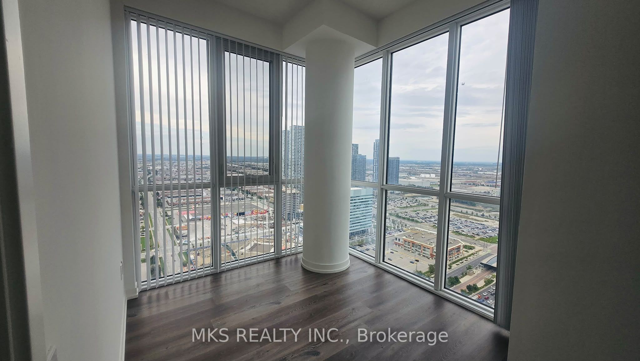 28 Interchange Way 4305