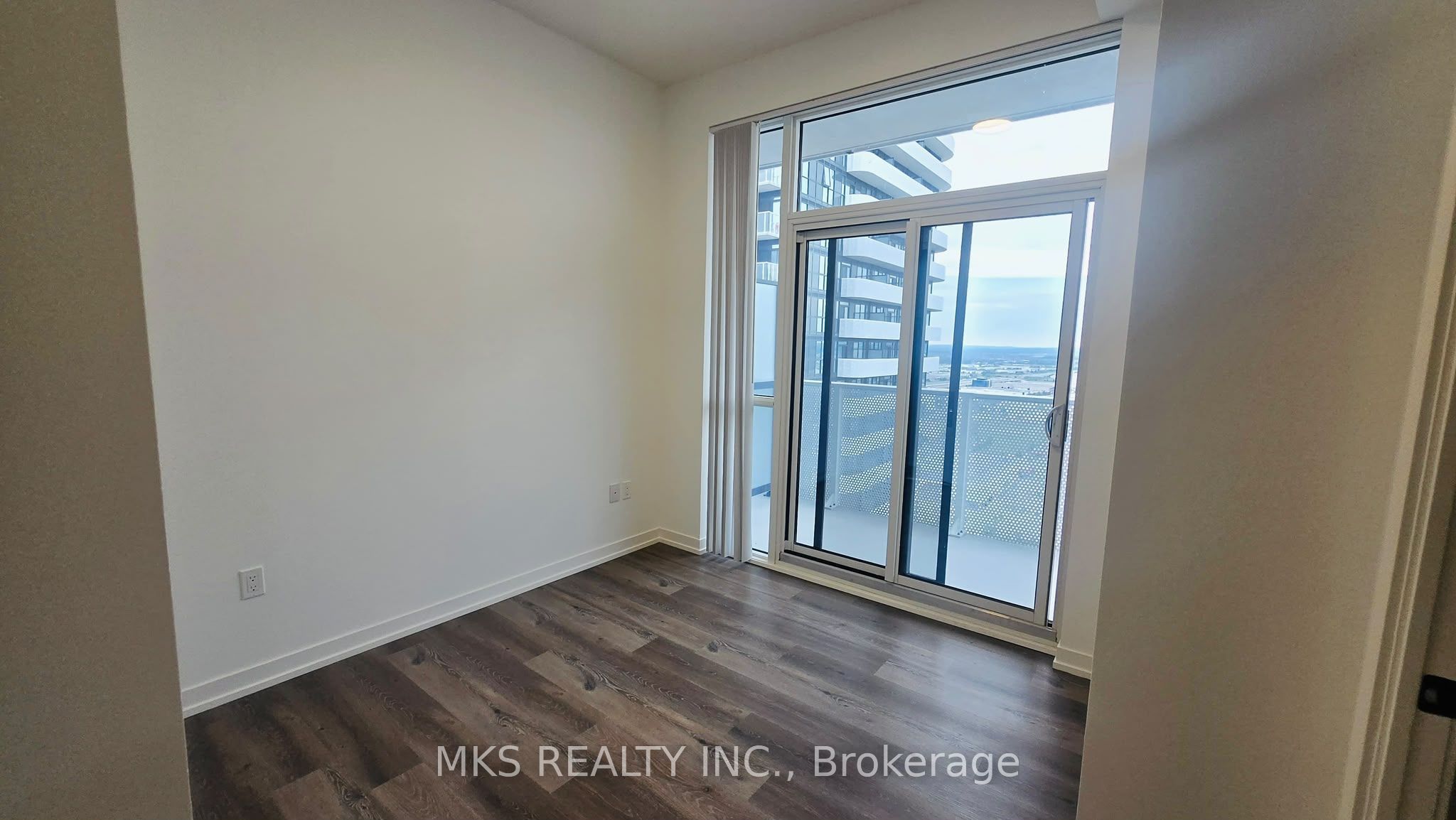28 Interchange Way 4305
