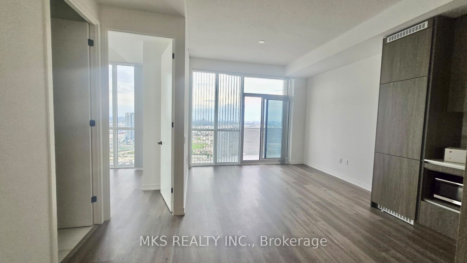 28 Interchange Way 4305