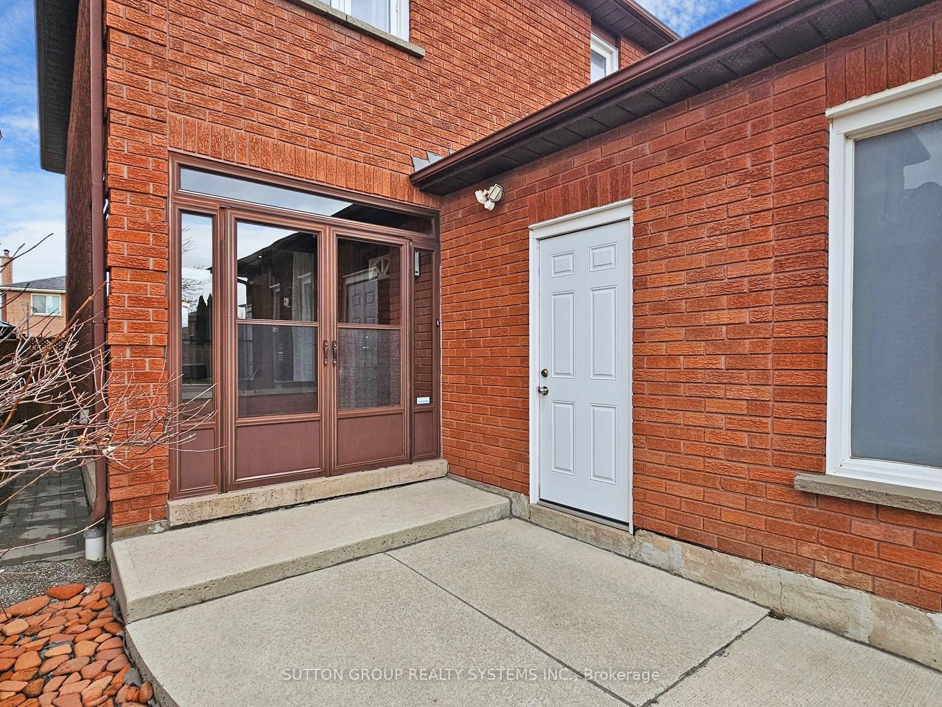 3279 Pilcom Crescent