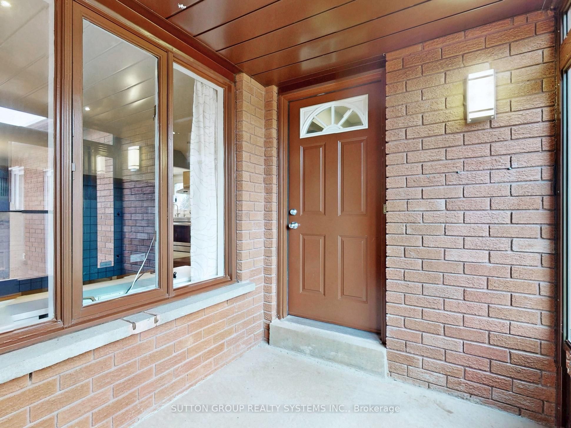 3279 Pilcom Crescent