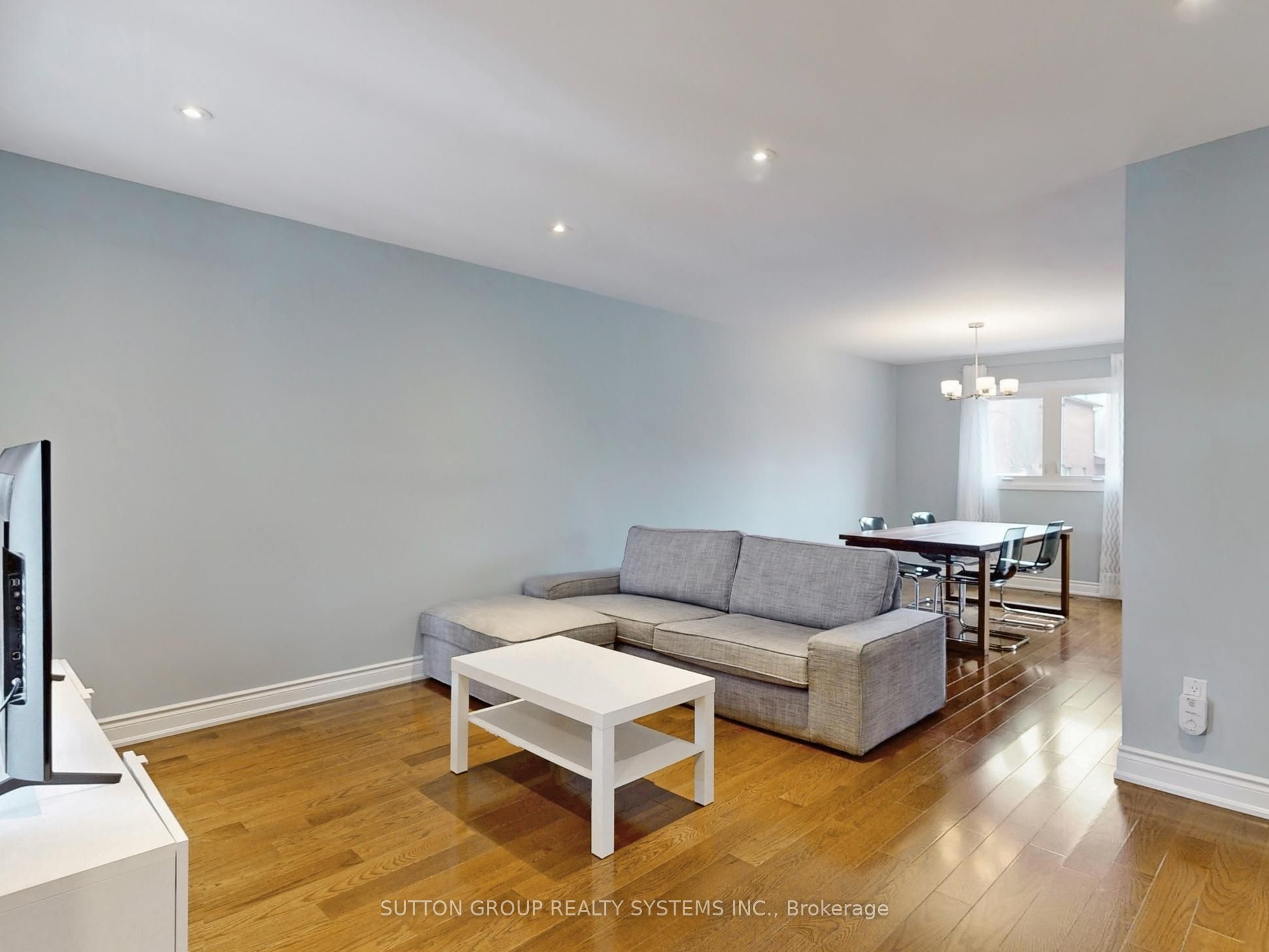 3279 Pilcom Crescent