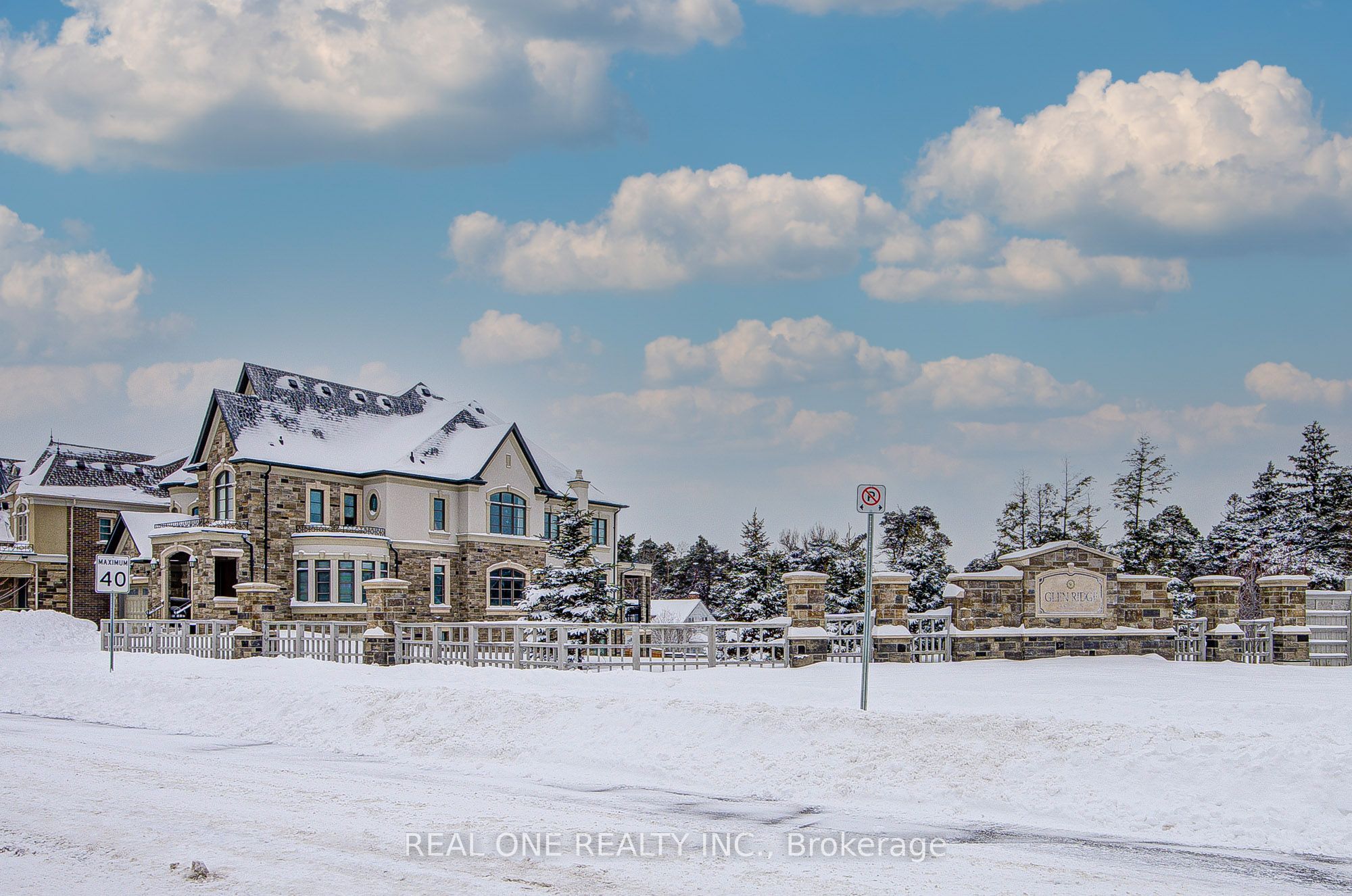 99 Glensteeple Trail N