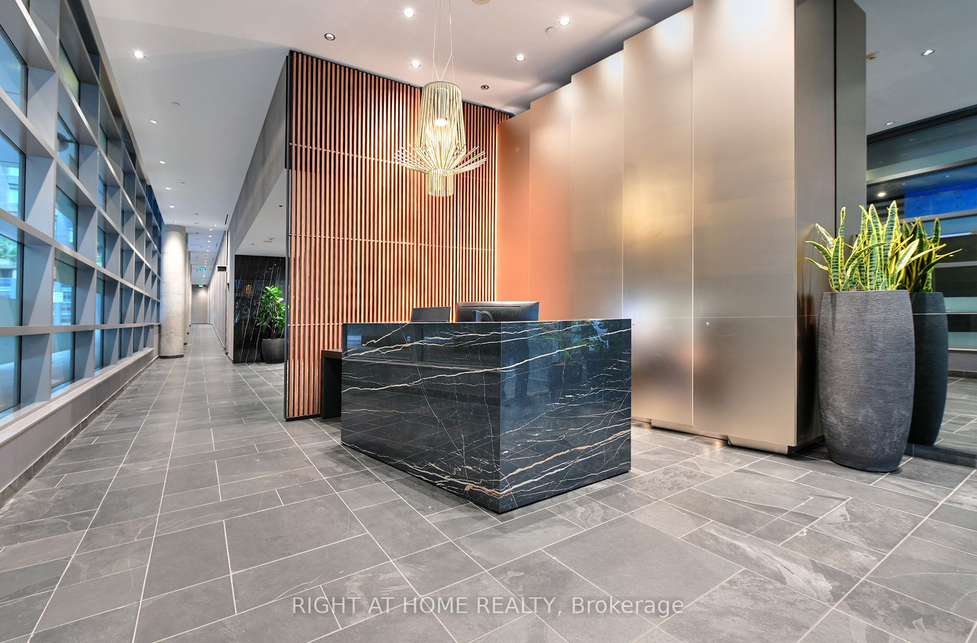 95 Bathurst Street 422