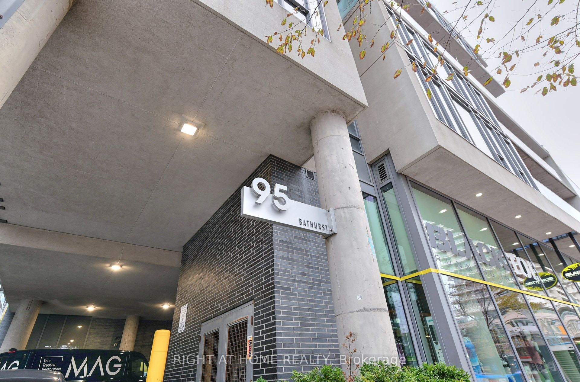 95 Bathurst Street 422
