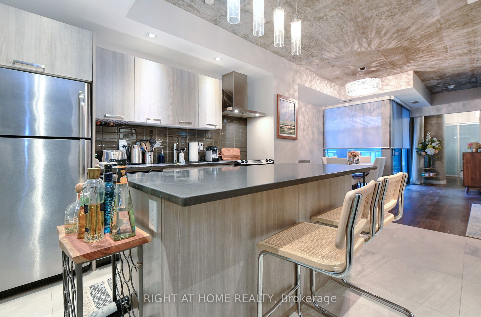 95 Bathurst Street 422