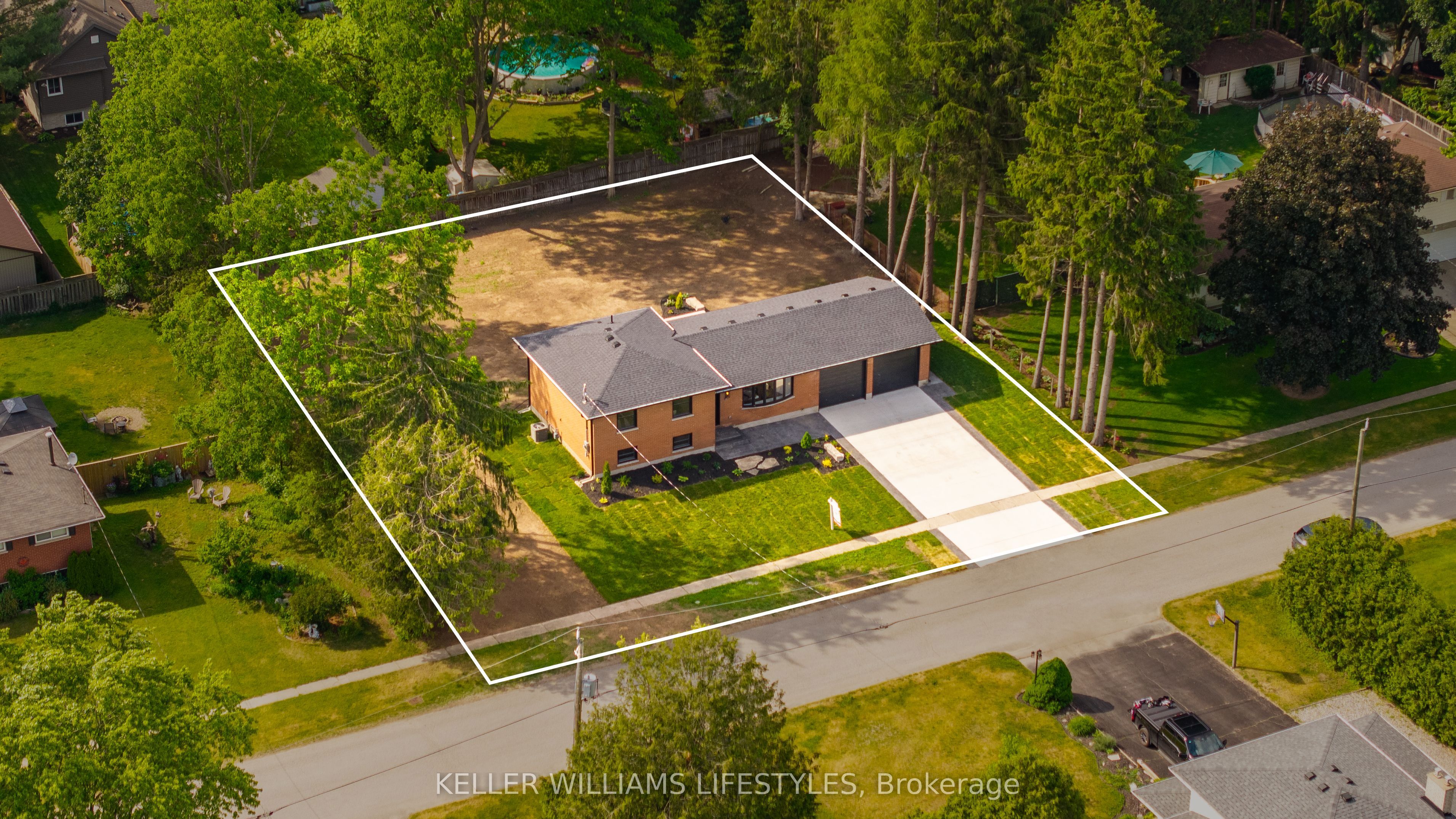 572 Churchill Crescent