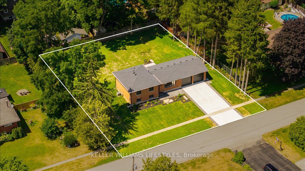 572 Churchill Crescent