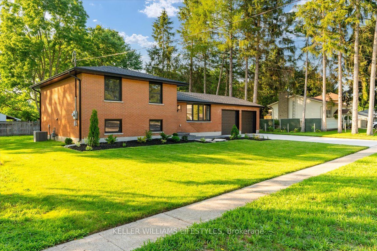 572 Churchill Crescent