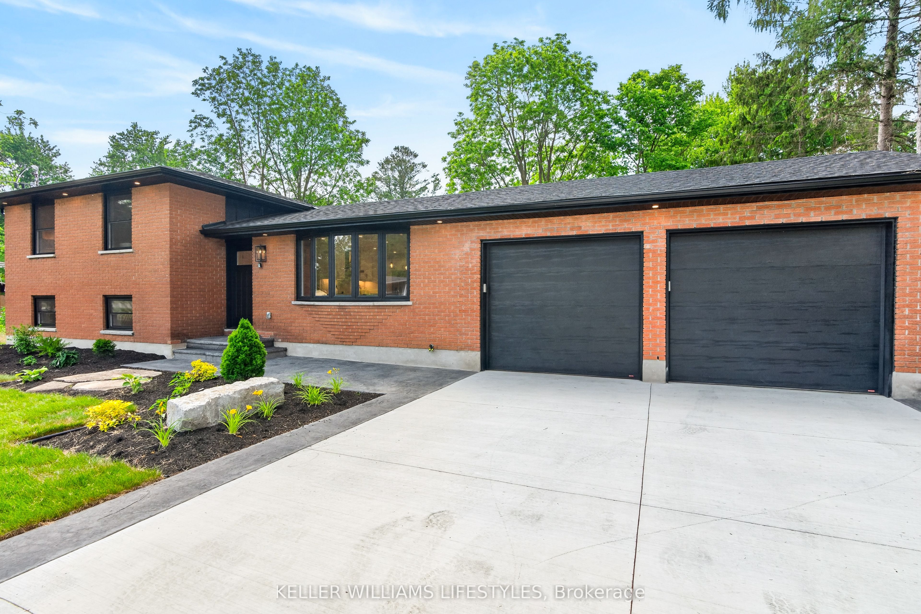 572 Churchill Crescent