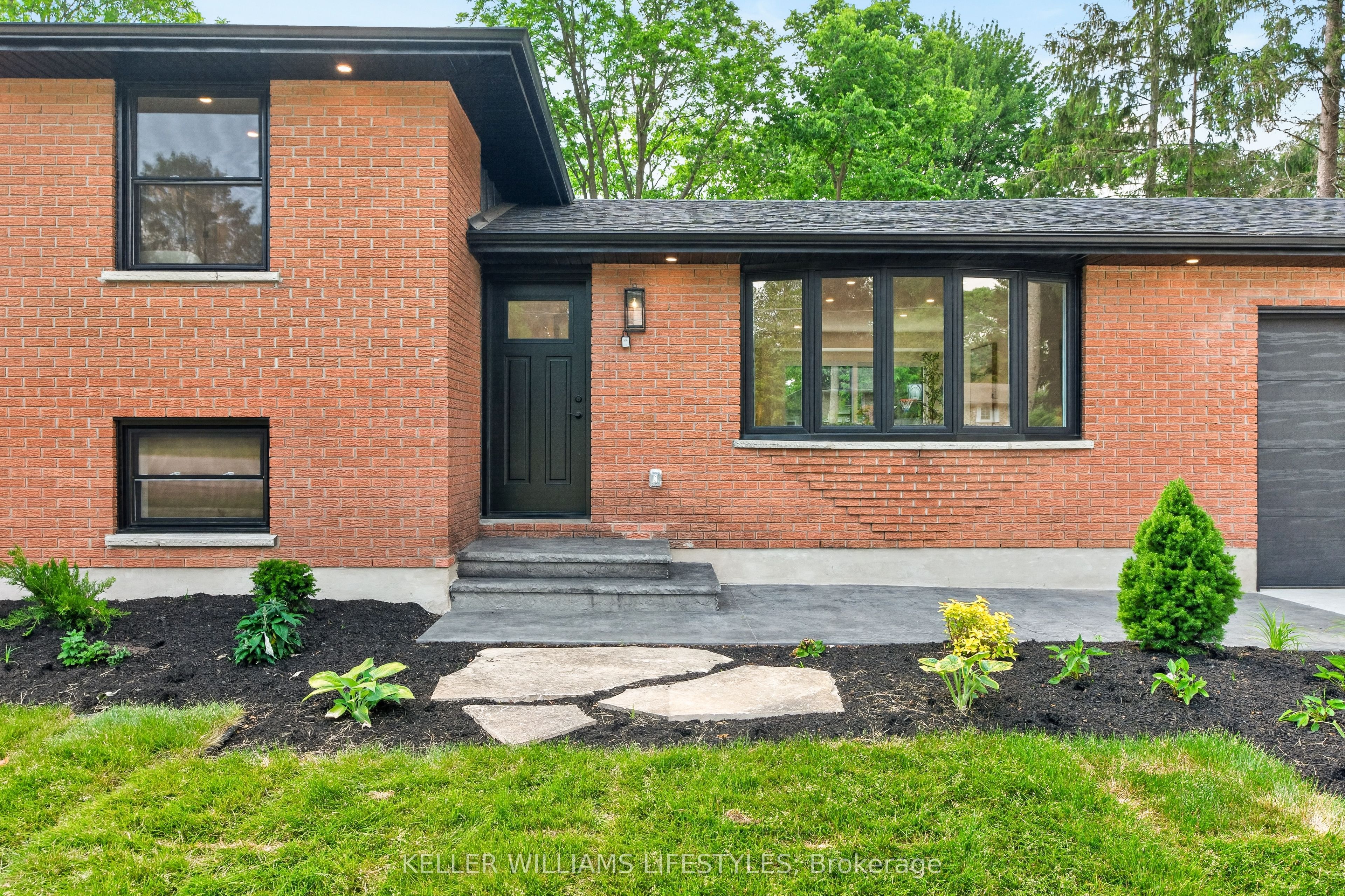 572 Churchill Crescent