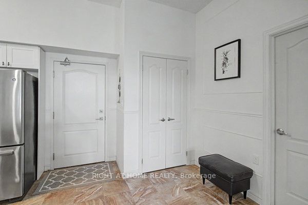 1460 Main Street E 404