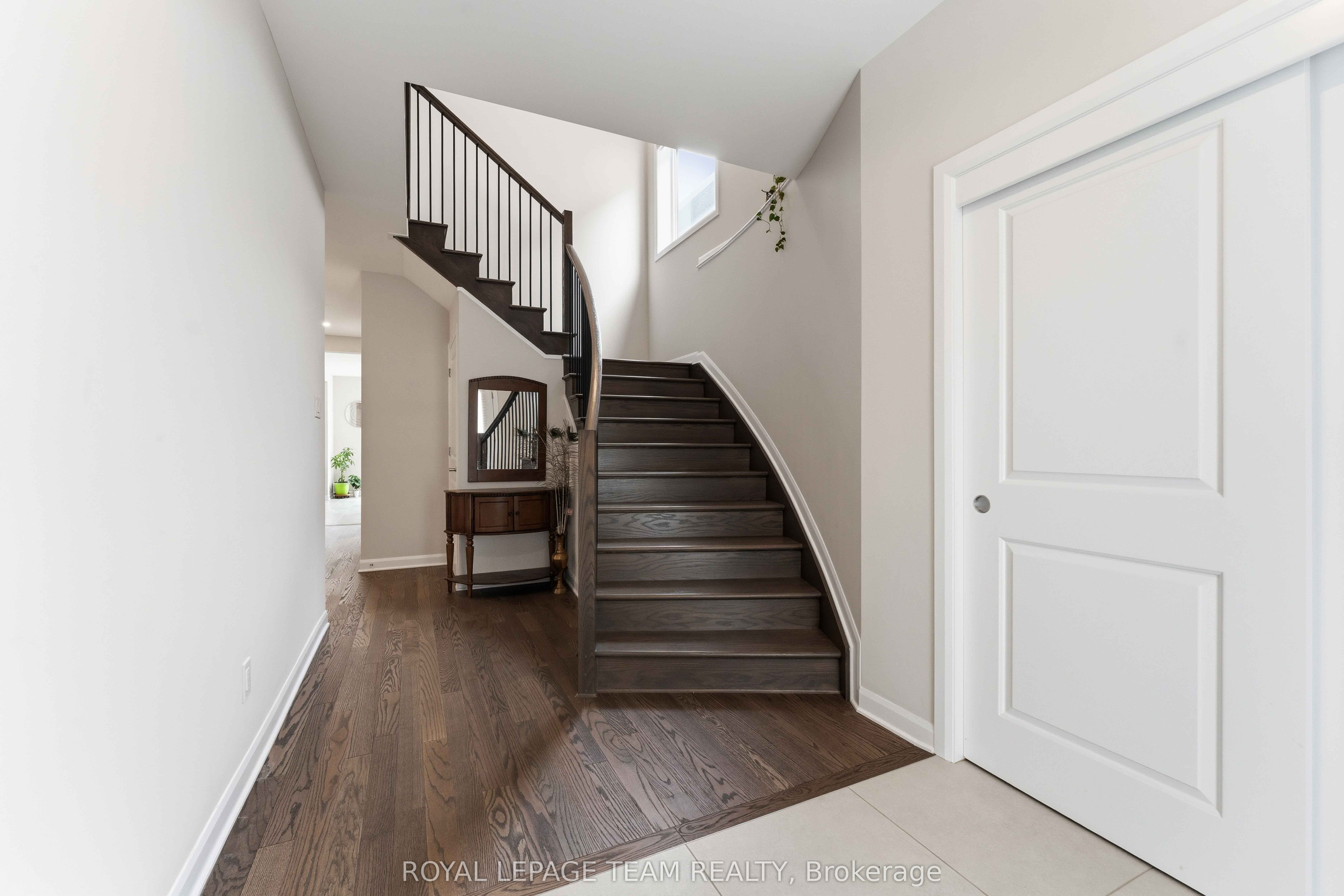 332 Elsie Macgill Walk