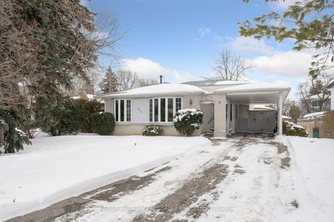 957 Timmins Gardens Pickering ON L1W 2L3