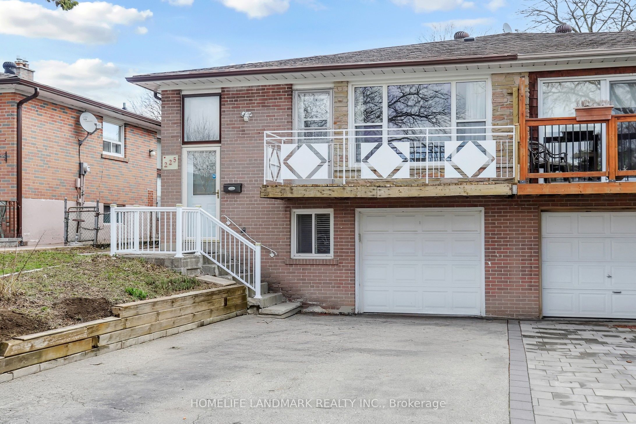 225 Pineway Boulevard