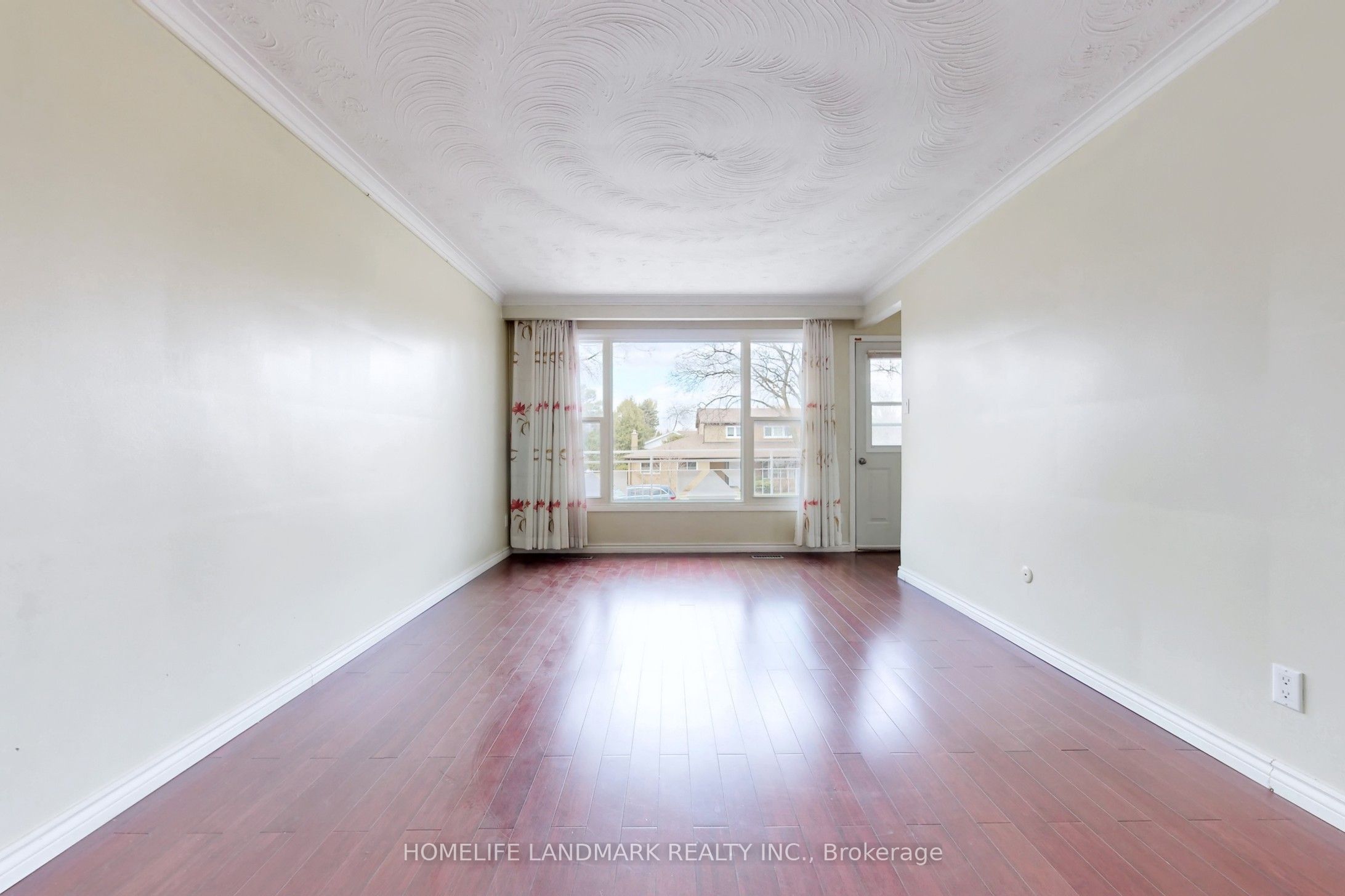 225 Pineway Boulevard