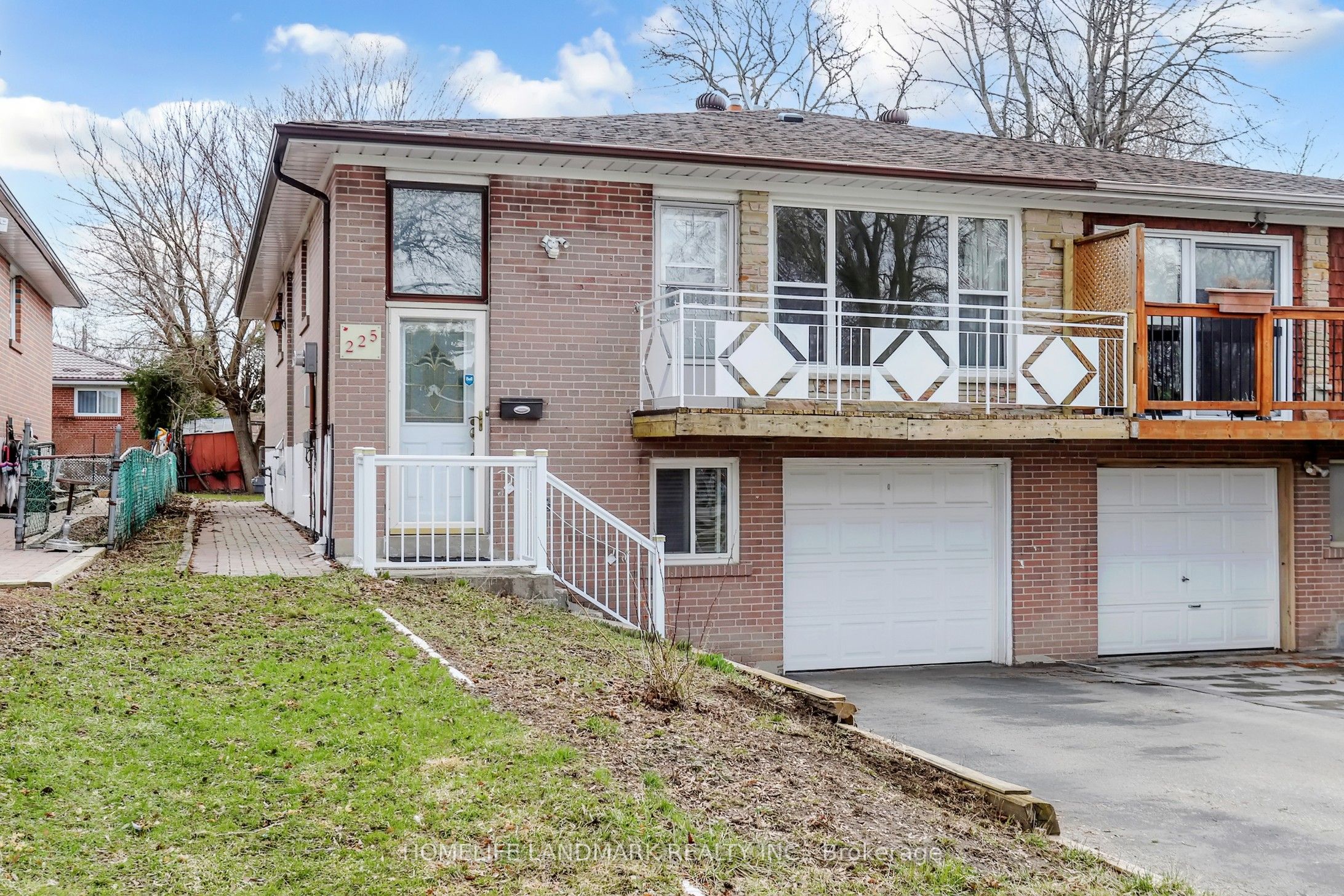 225 Pineway Boulevard
