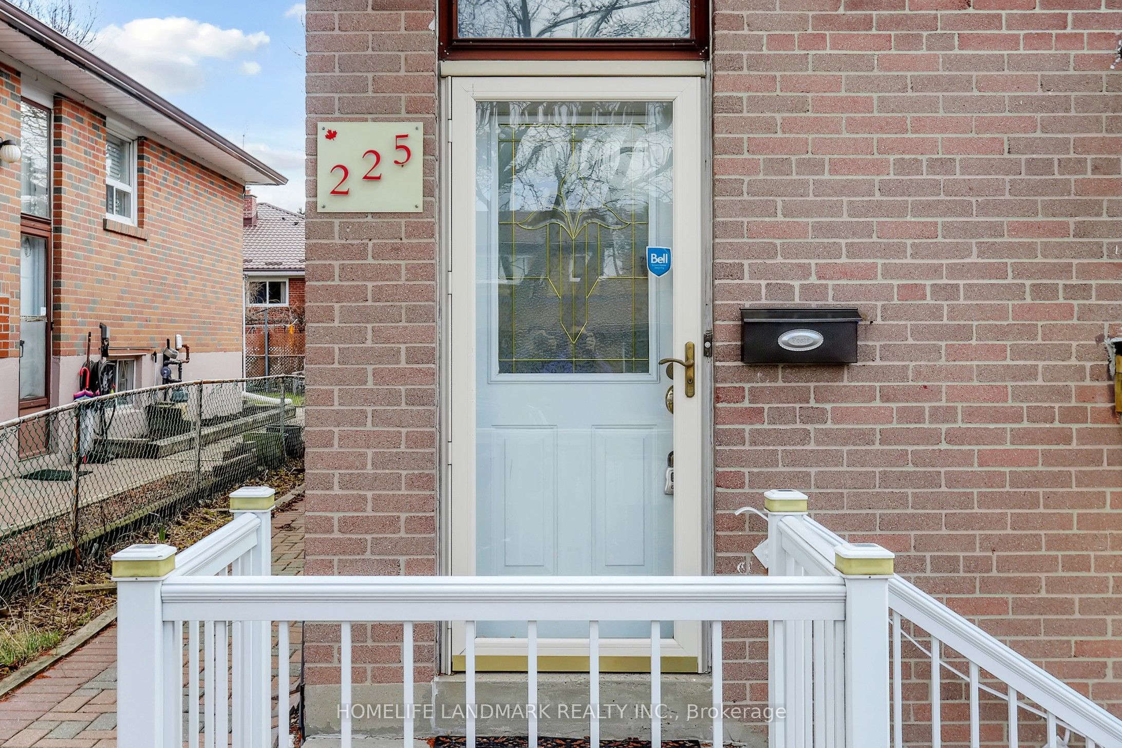 225 Pineway Boulevard