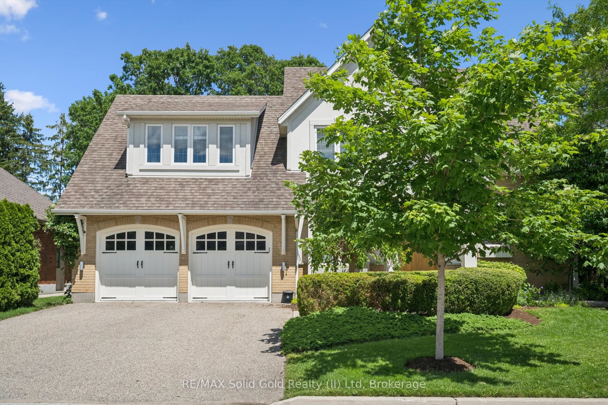 576 Falconridge Crescent