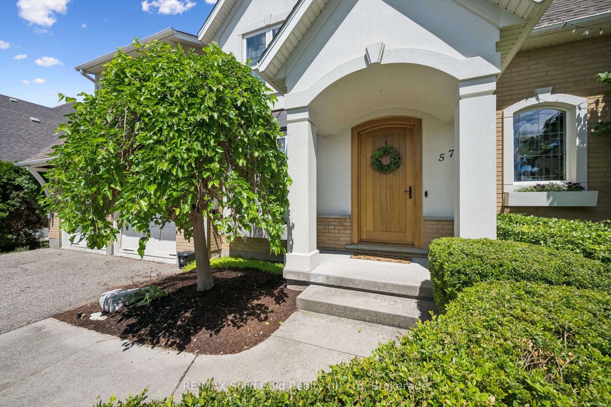576 Falconridge Crescent