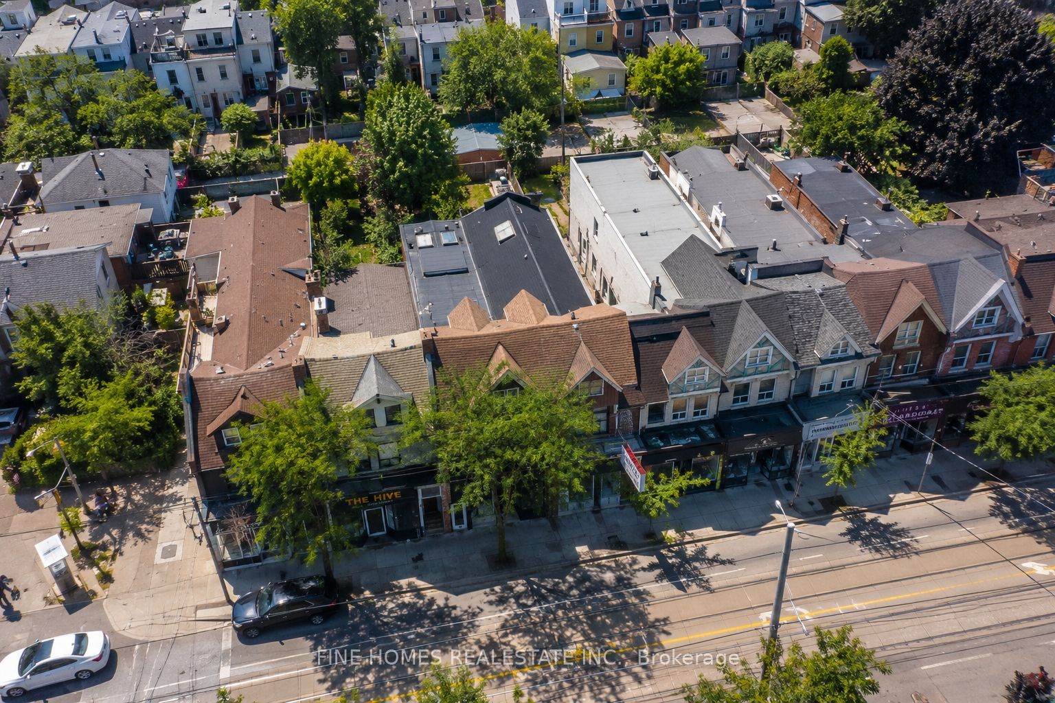 909 Dundas Street W