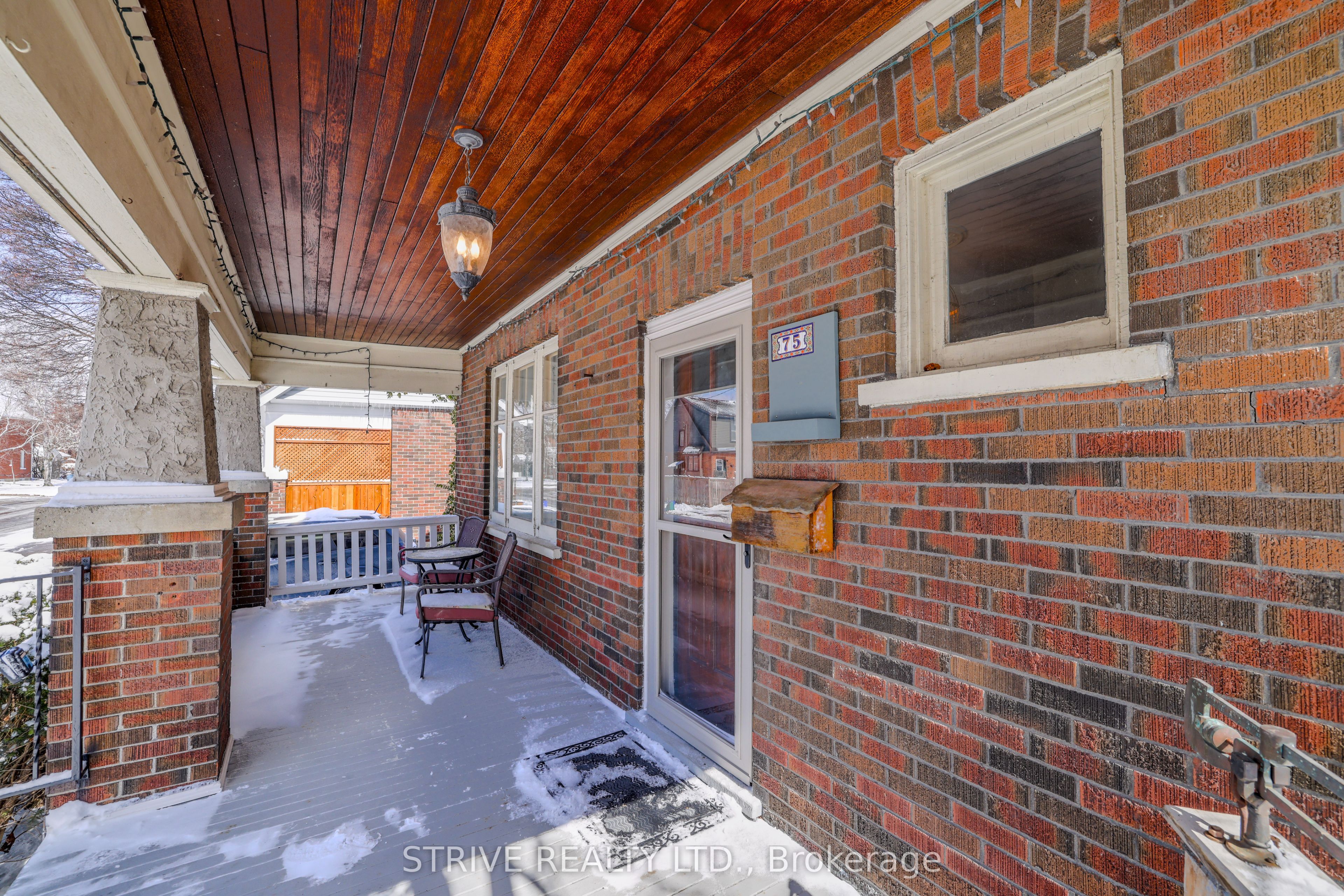 75 Oshawa Boulevard S