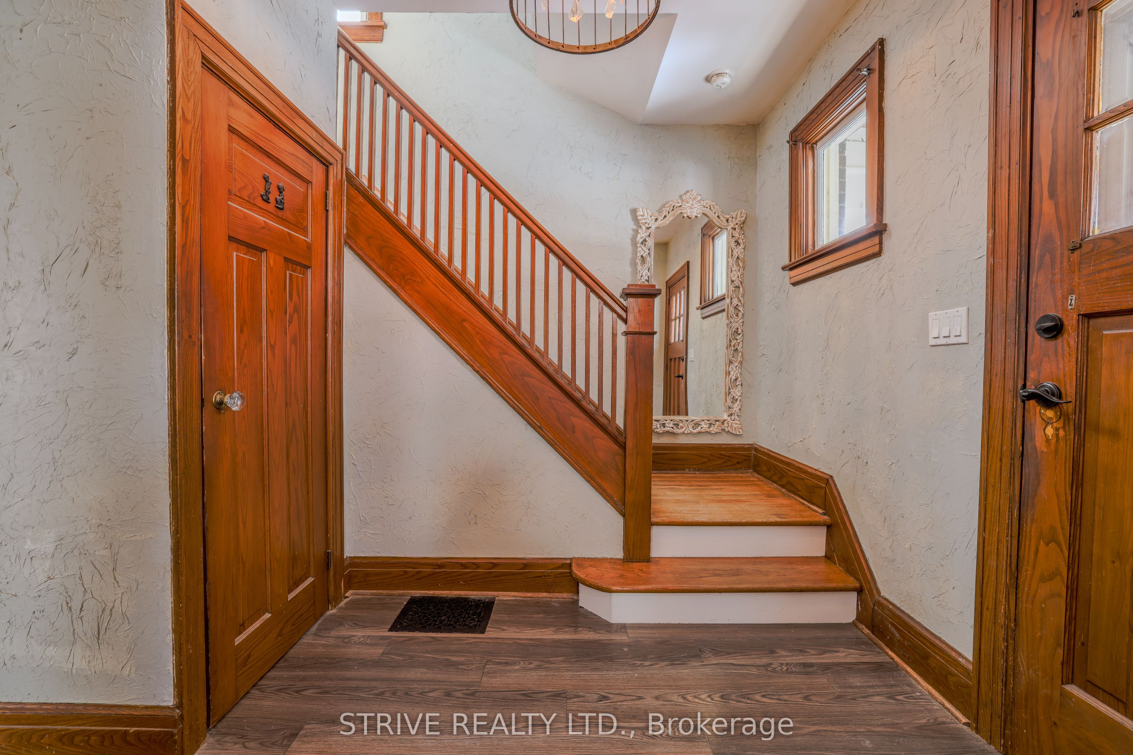 75 Oshawa Boulevard S