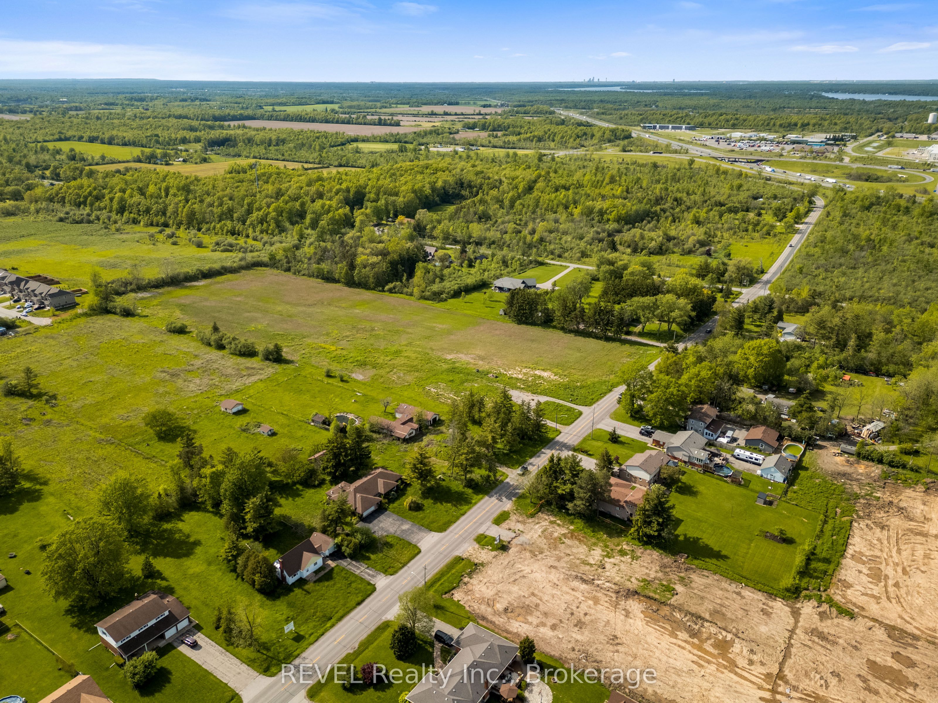 1257 Pettit Road W