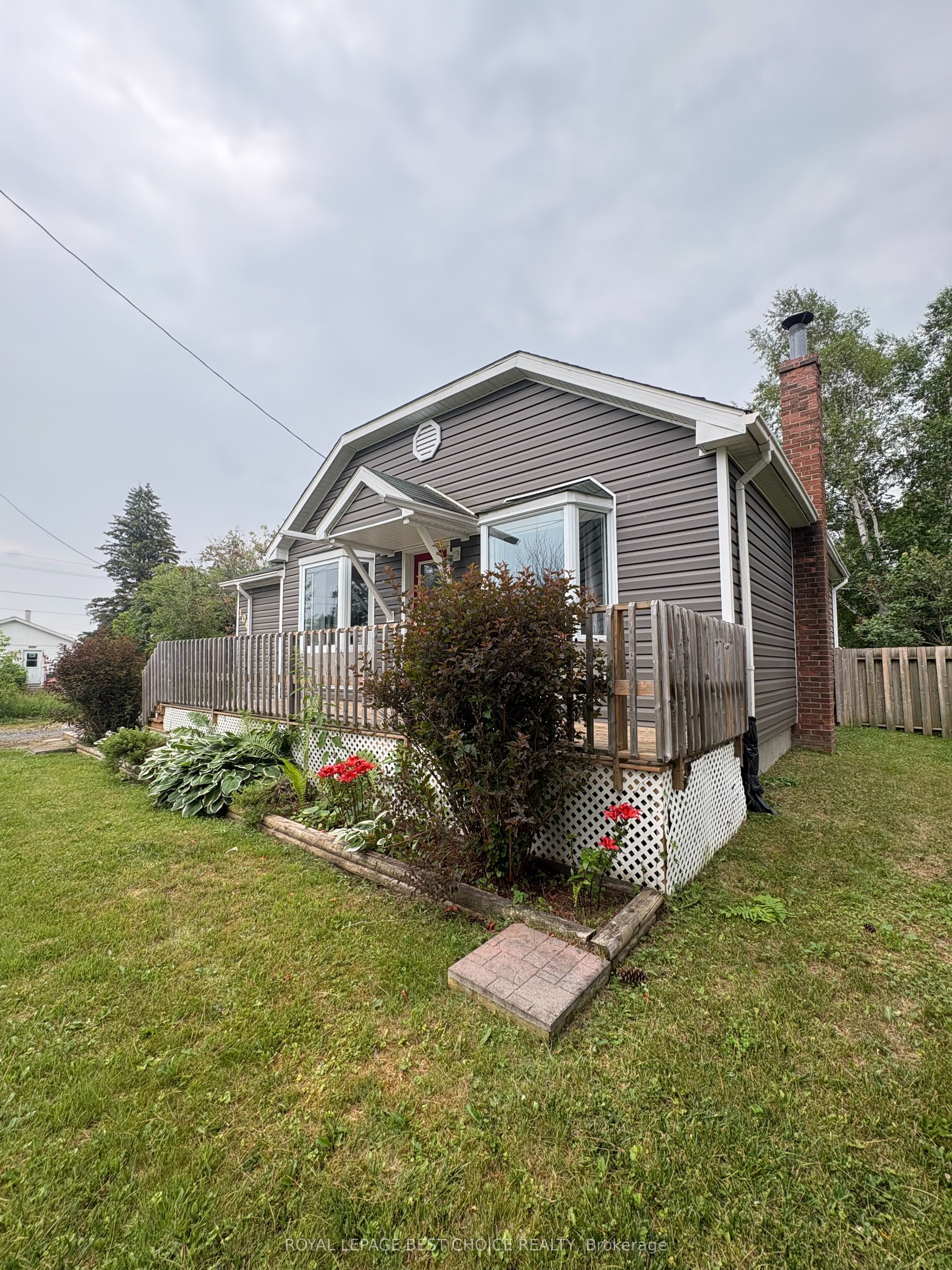 106 King Street W