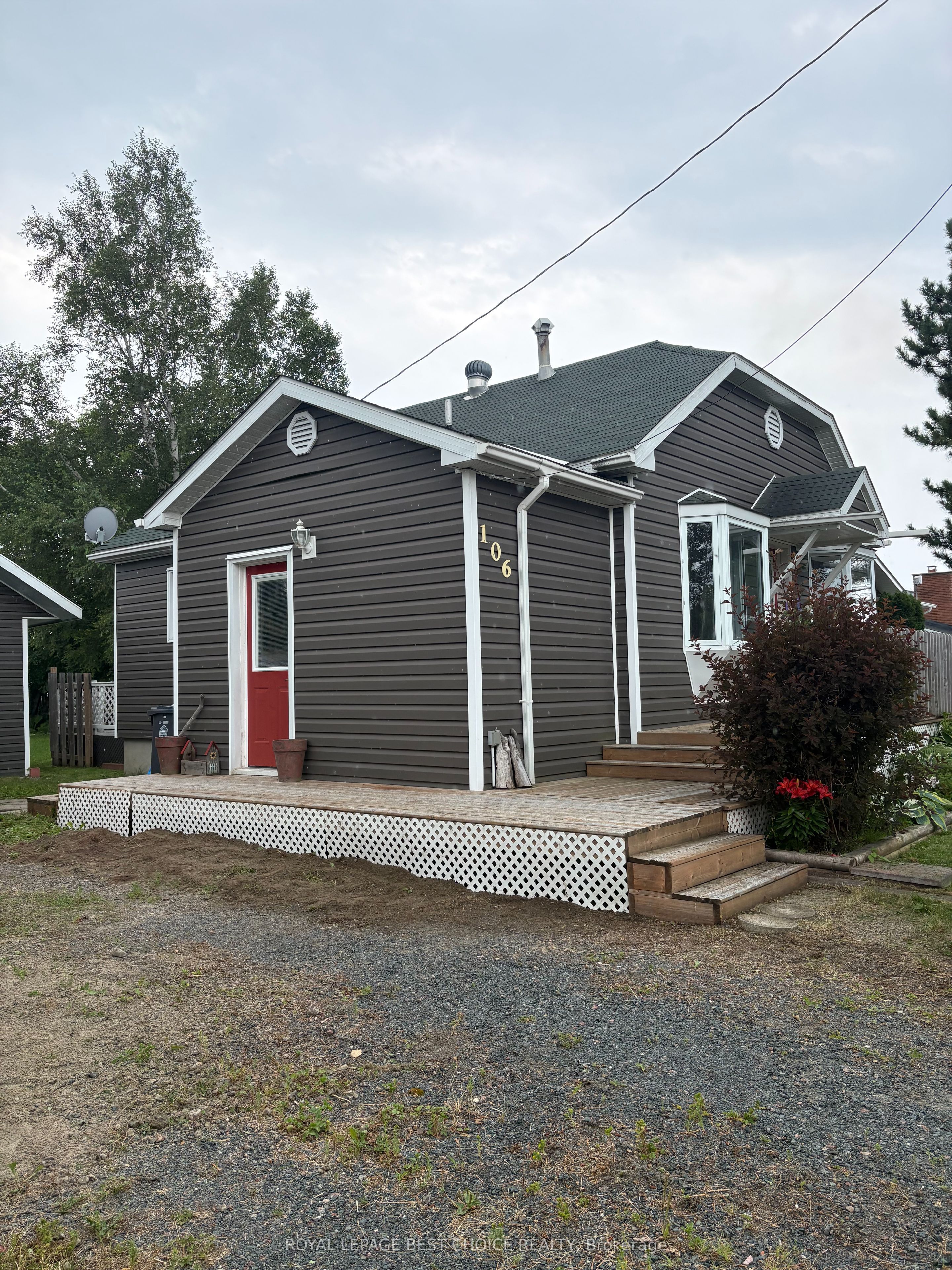 106 King Street W