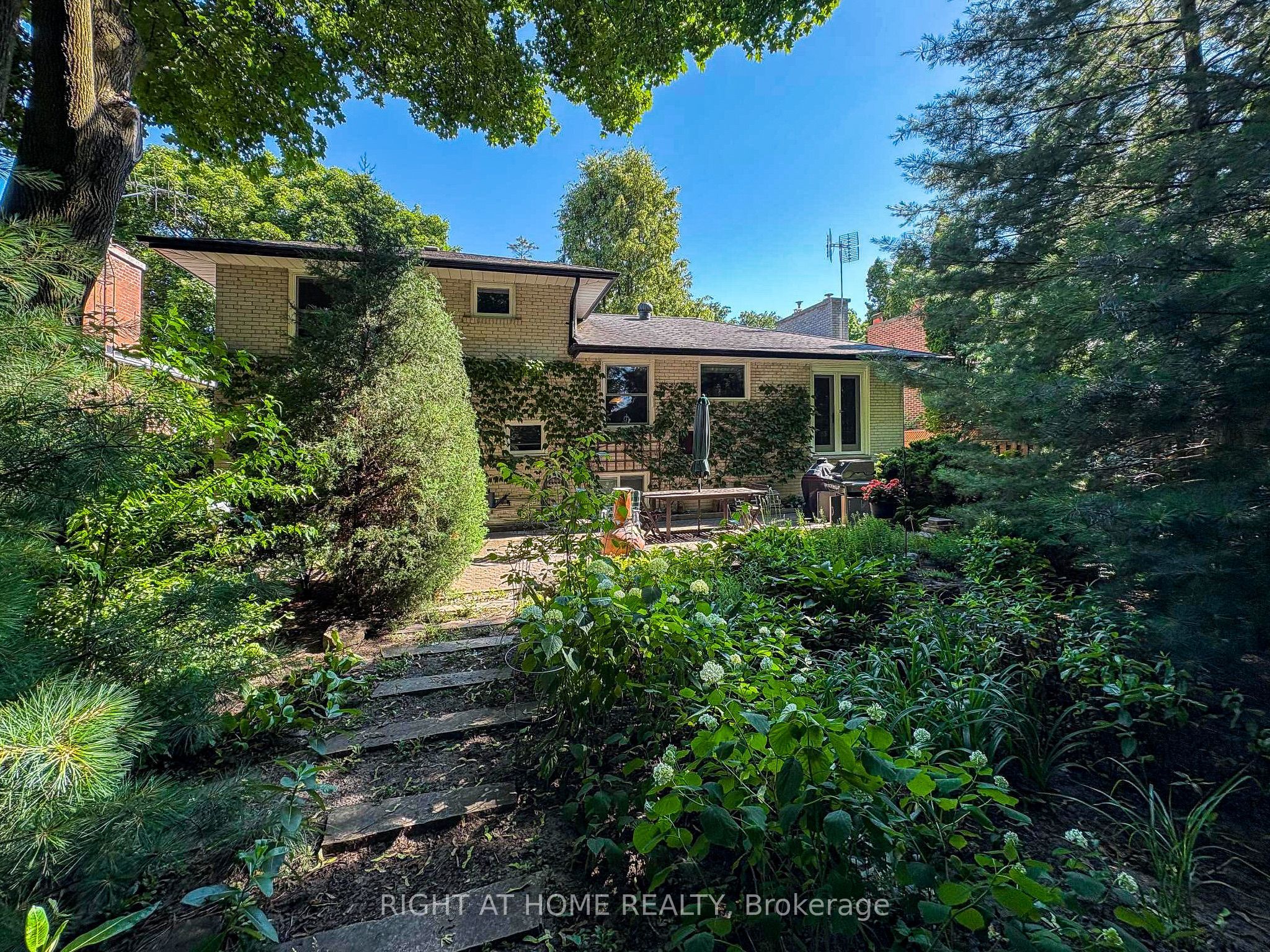 3325 Enniskillen Circle