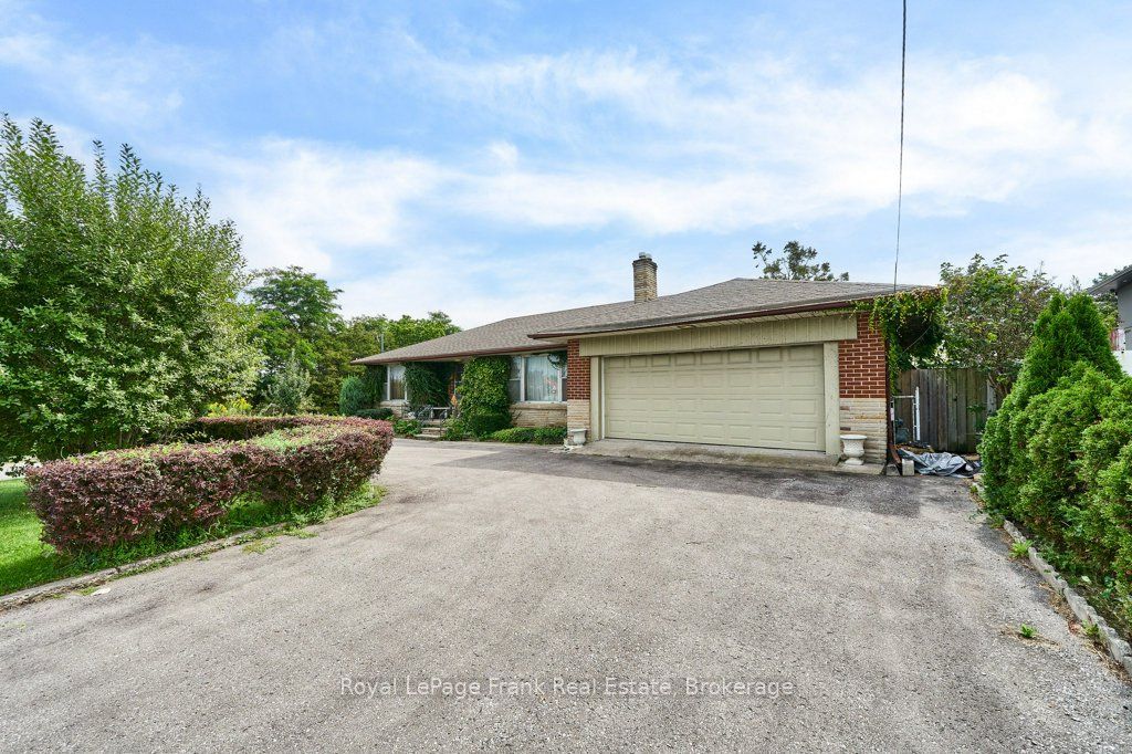 1535 Dundas Street E