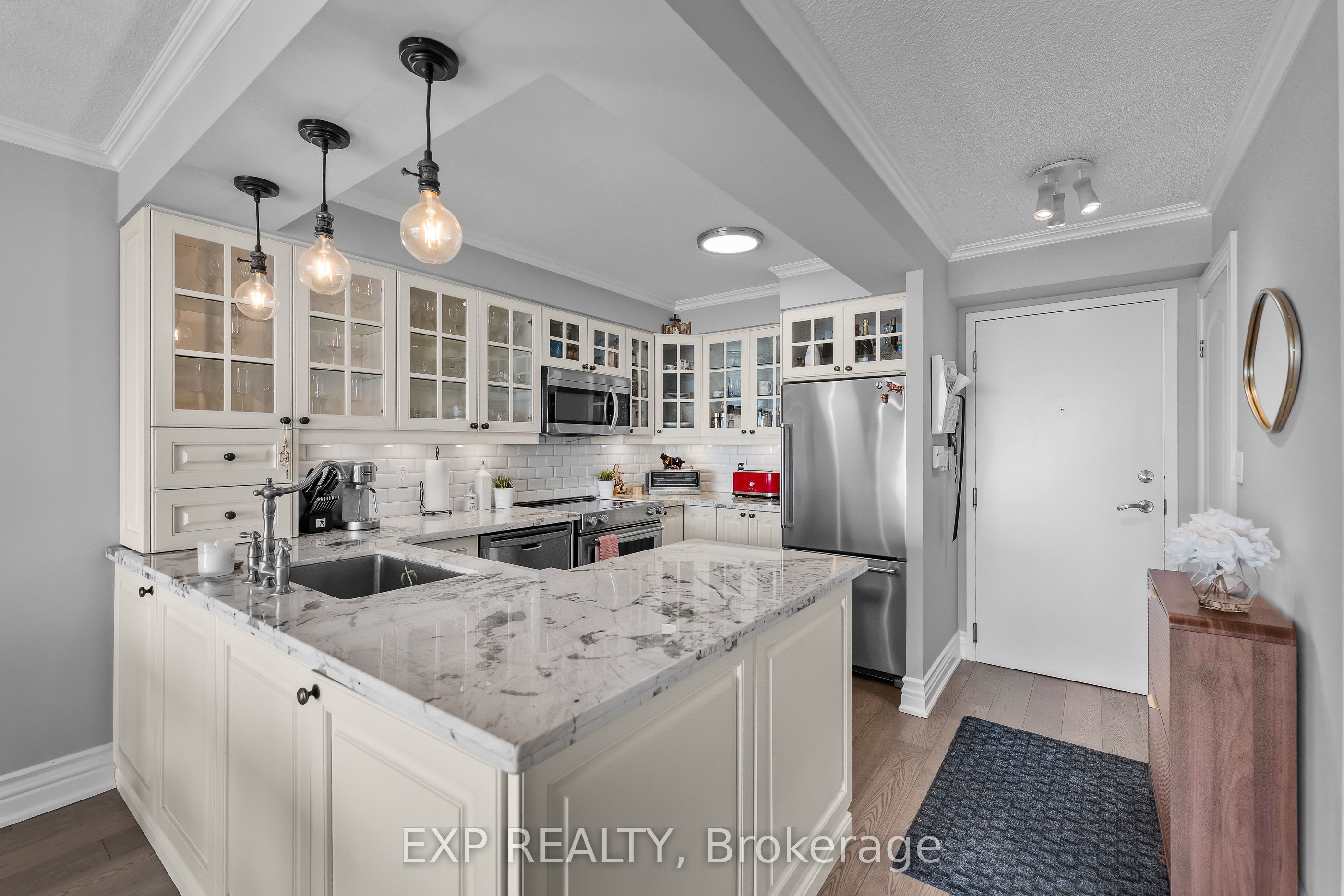 2261 Lake Shore Boulevard W 918