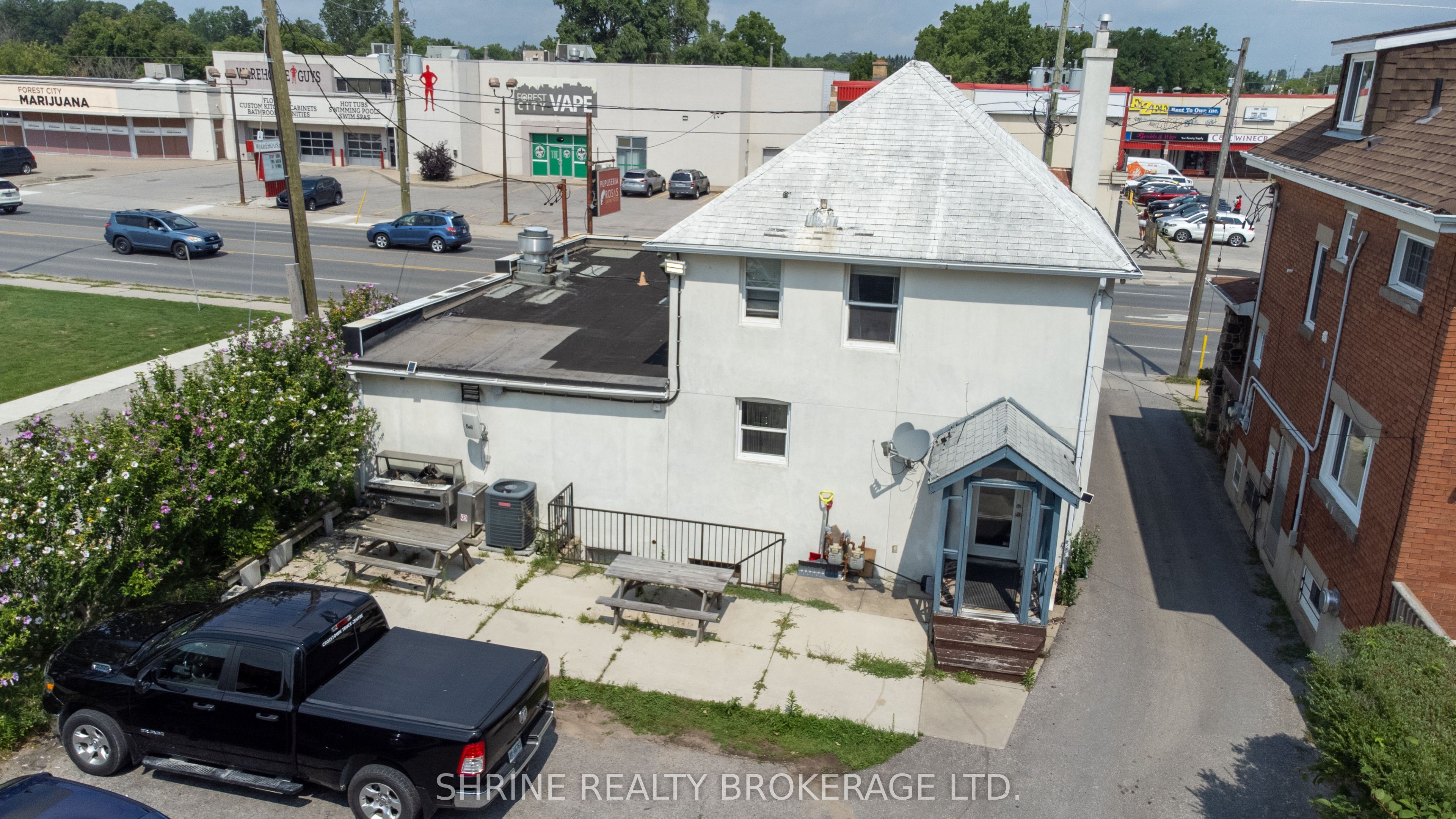1487 Dundas Street